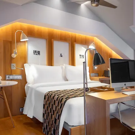Browns Downtown Hotel 3*
