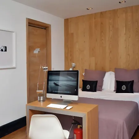 Browns Downtown Hotel 3*