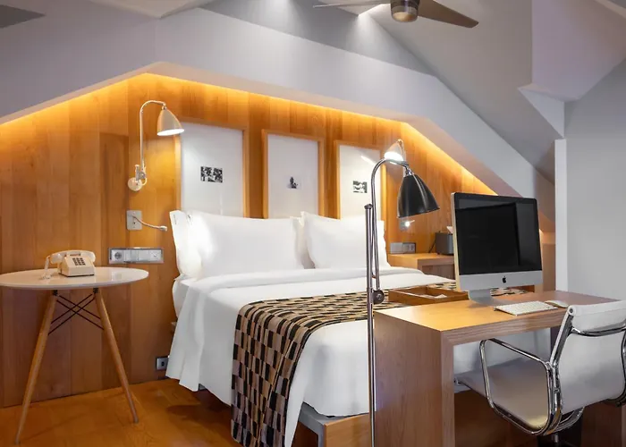 Browns Downtown Hotel 3*